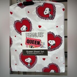 Peanuts Queen Sheet Set with Snoopy and Red Hearts